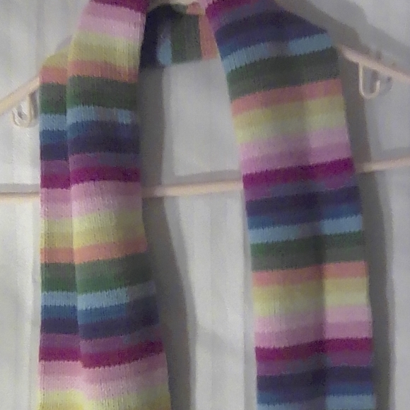 Winter hat and scarf - Picture 4 of 6